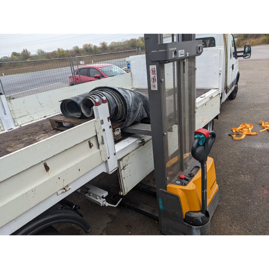 Iveco Minisattelzug Auto Transporter mieten – Bild 11